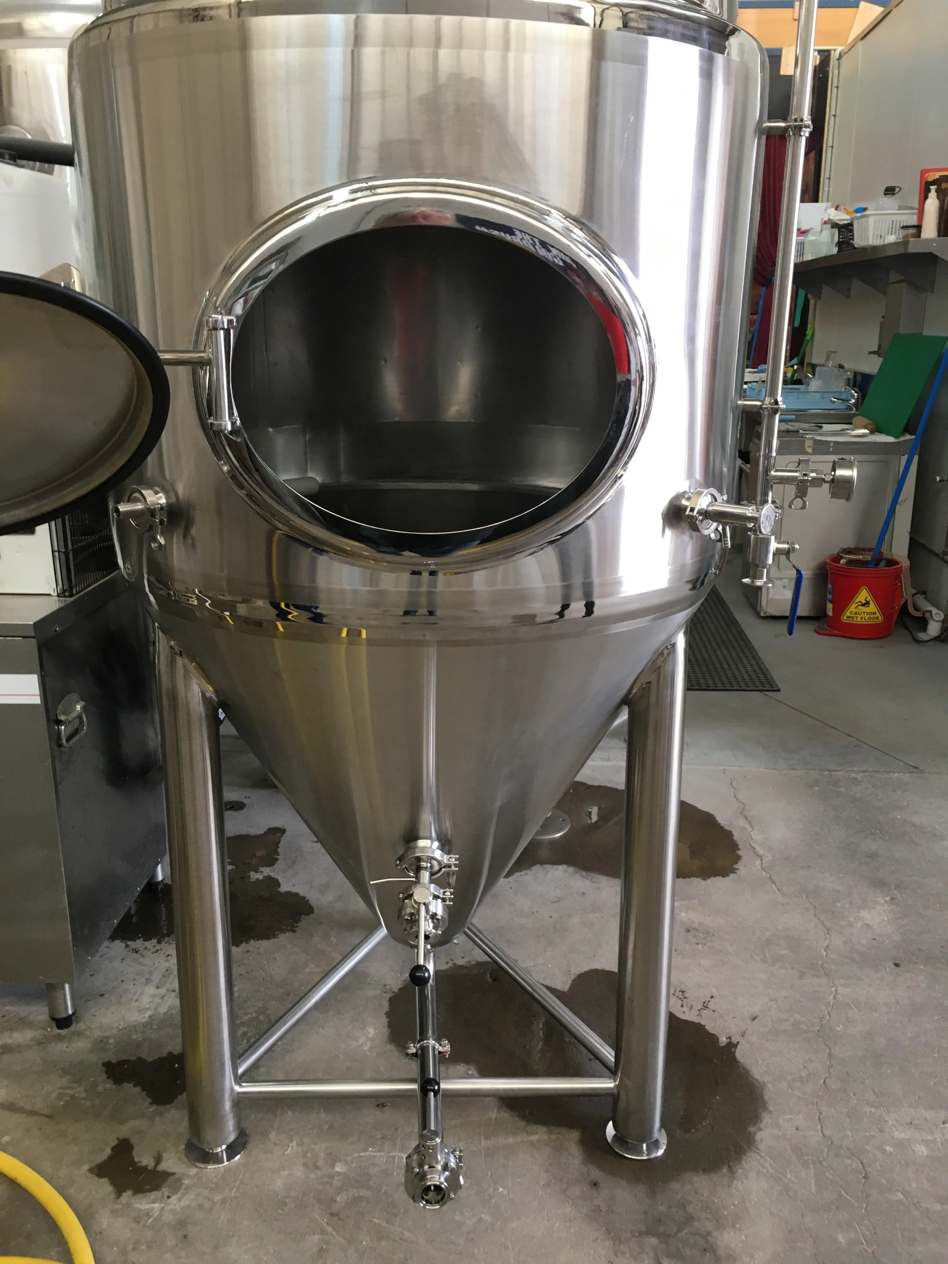 600L Conical Fermenter (pressurisable, jacketed)