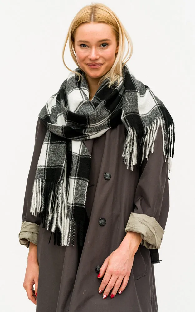 BASC6012 Plaid Pattern Oblong Scarf w/Fringes