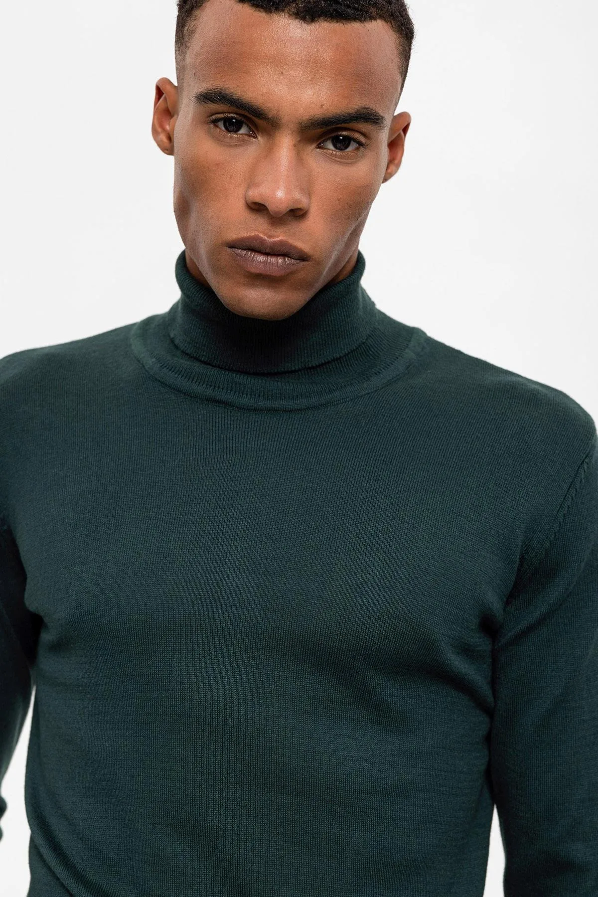 Green Turtleneck Men's Knit Sweater - Wessi