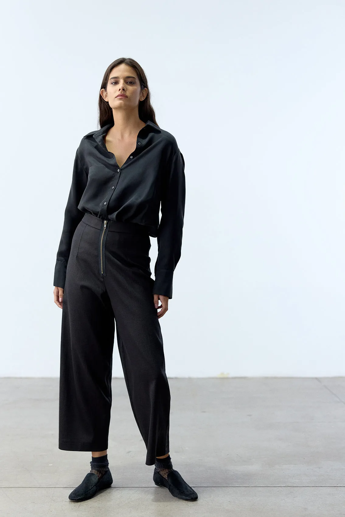 High-Waisted Textured Lyocell Pant - Ónix