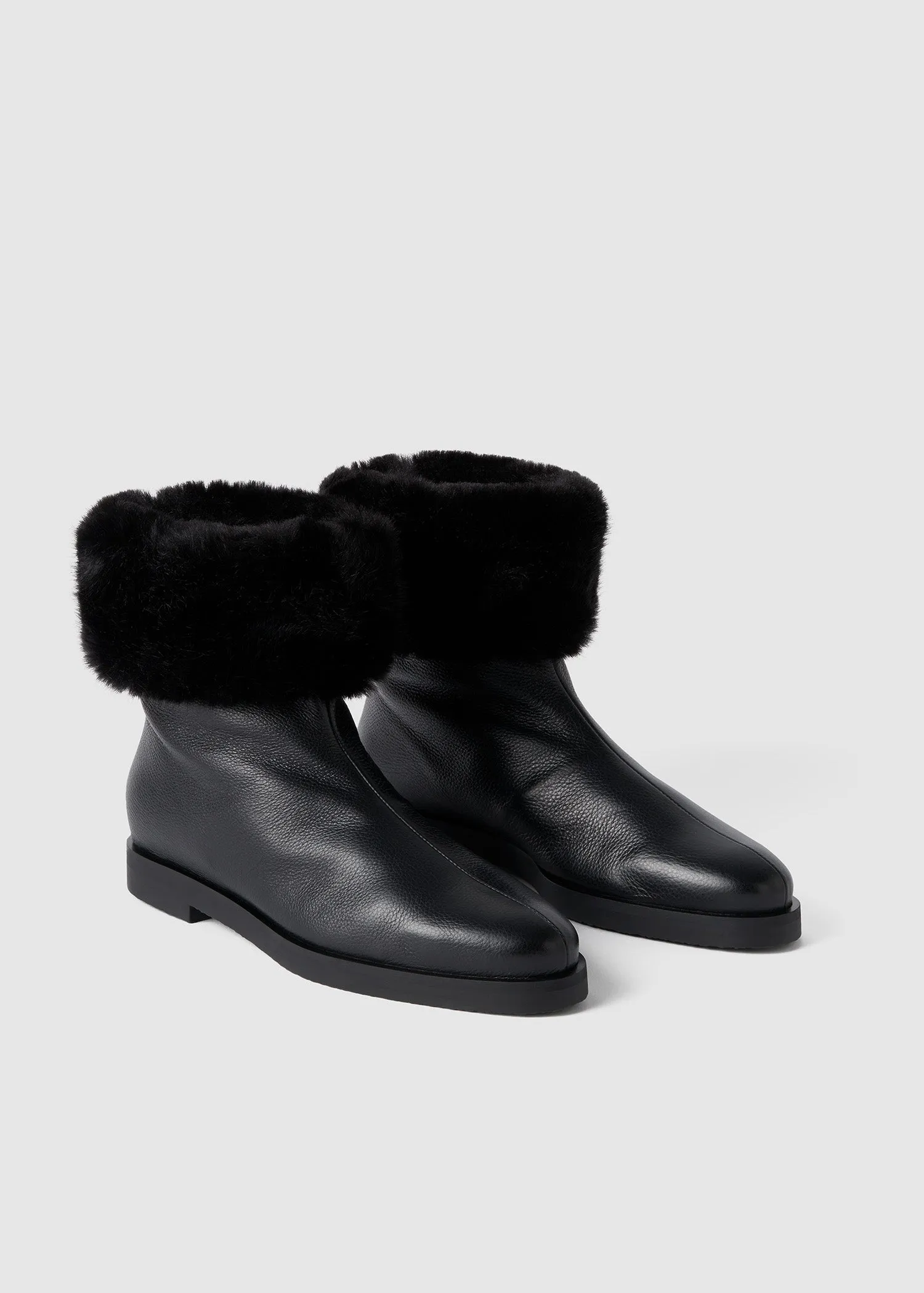 Off-duty boots black