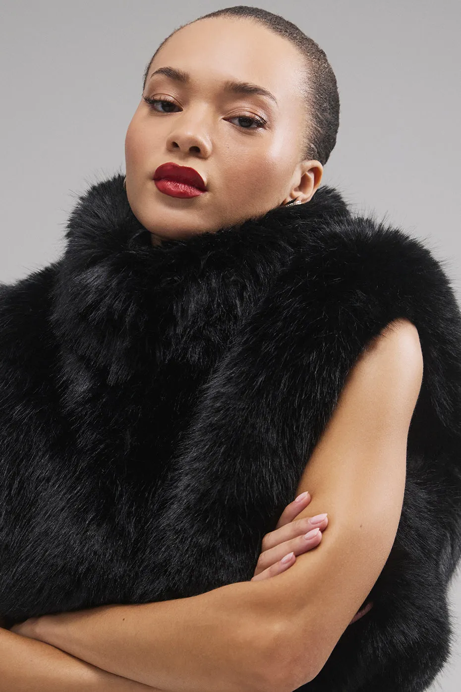 Opulent Faux Fur Cropped Vest - Black