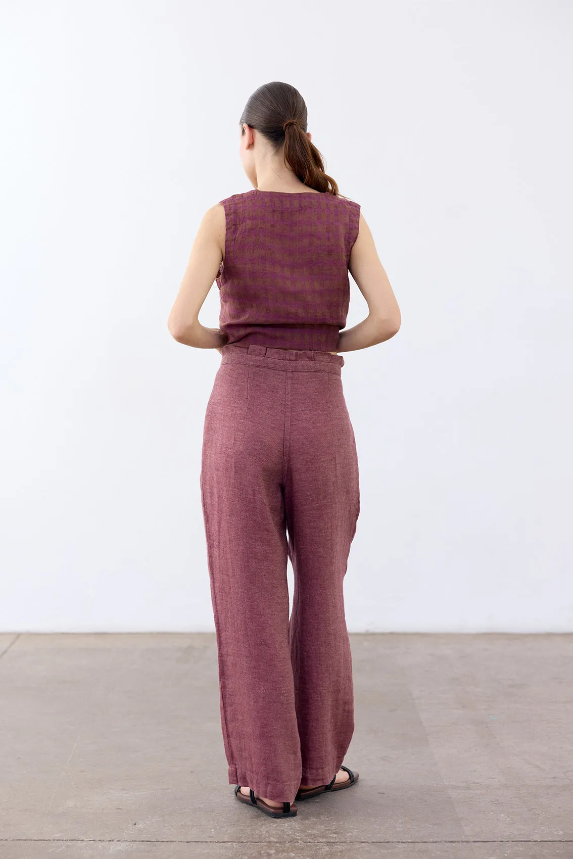 Pleated High-Waist Linen Trousers - Ciruela